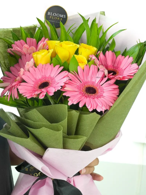 Antalya Flower Order - Pink Jerbera and Yellow Rose Bouquet